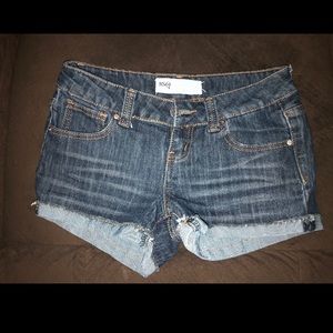 cute denim shorts!!